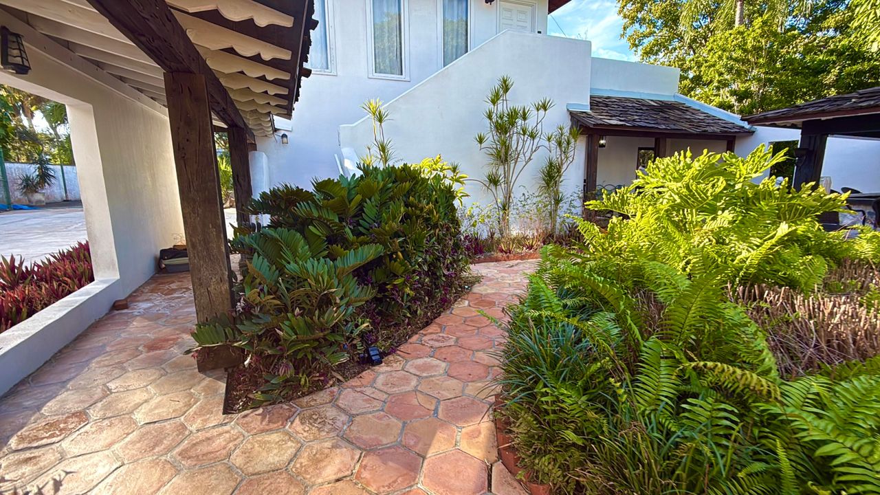 For Sale: $1,950,000 (5 beds, 5 baths, 6264 Square Feet)