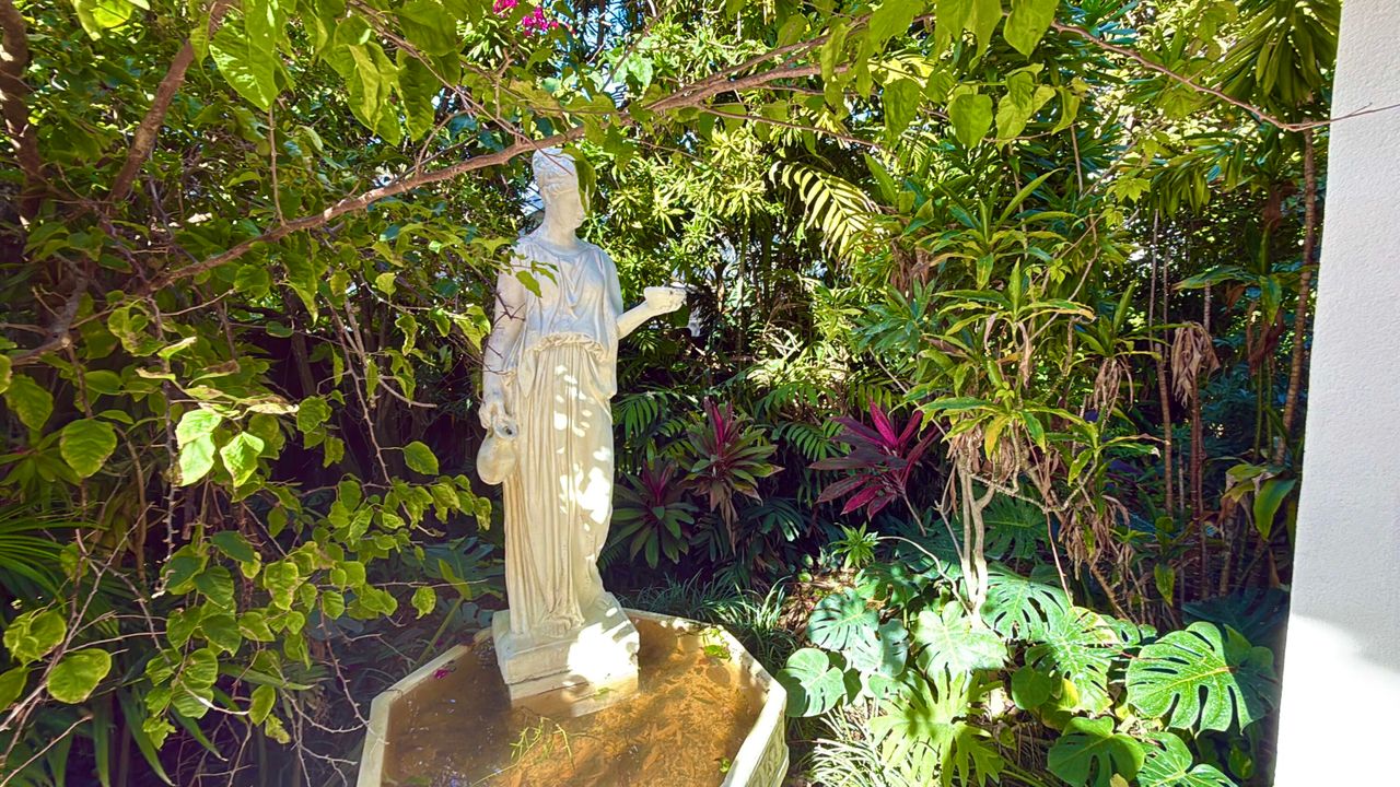 For Sale: $1,950,000 (5 beds, 5 baths, 6264 Square Feet)