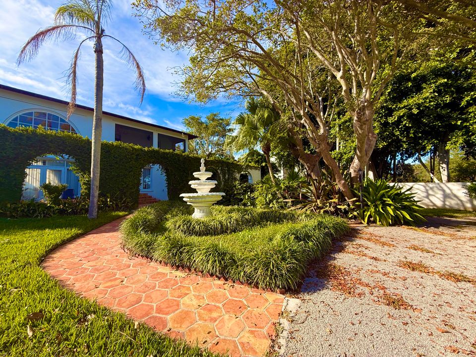 For Sale: $1,950,000 (5 beds, 5 baths, 6264 Square Feet)