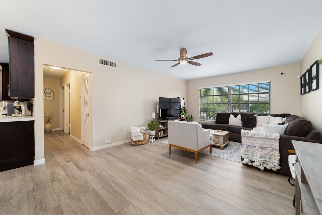 На продажу: $235,000 (2 спален, 2 ванн, 1008 Квадратных фут)