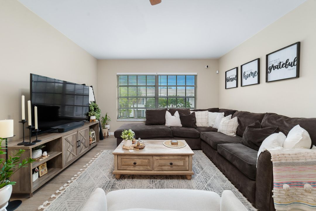 На продажу: $235,000 (2 спален, 2 ванн, 1008 Квадратных фут)