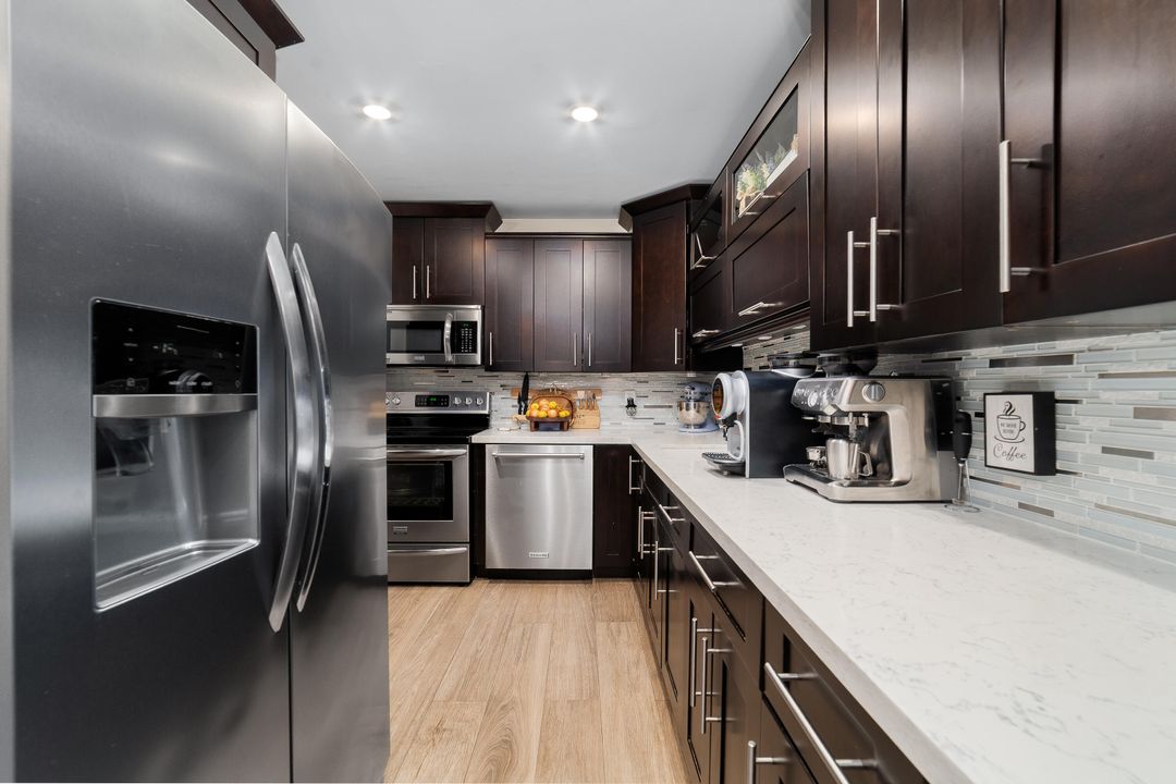 На продажу: $235,000 (2 спален, 2 ванн, 1008 Квадратных фут)