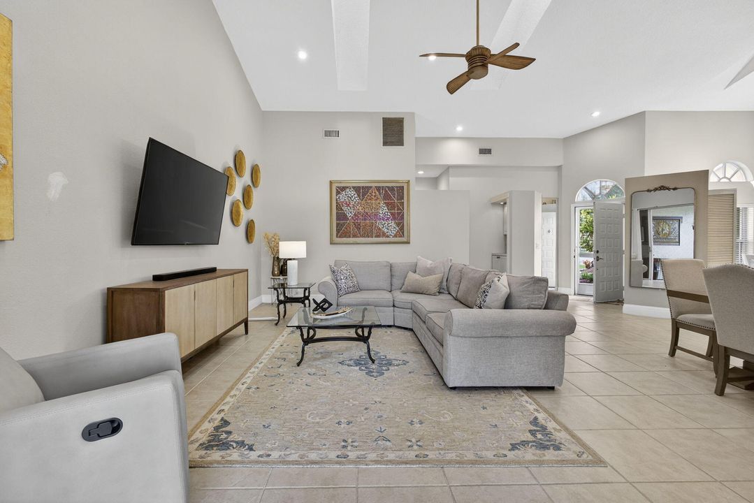 For Rent: $8,000 (2 beds, 2 baths, 1355 Square Feet)