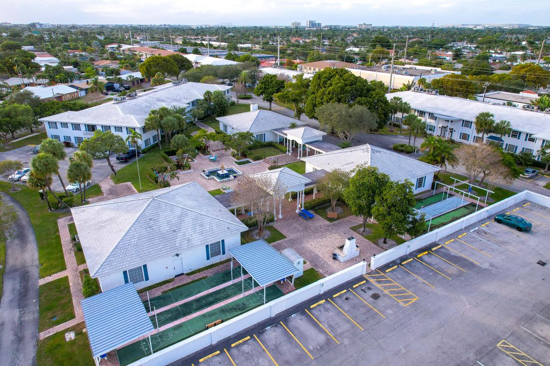 На продажу: $235,000 (2 спален, 2 ванн, 1008 Квадратных фут)