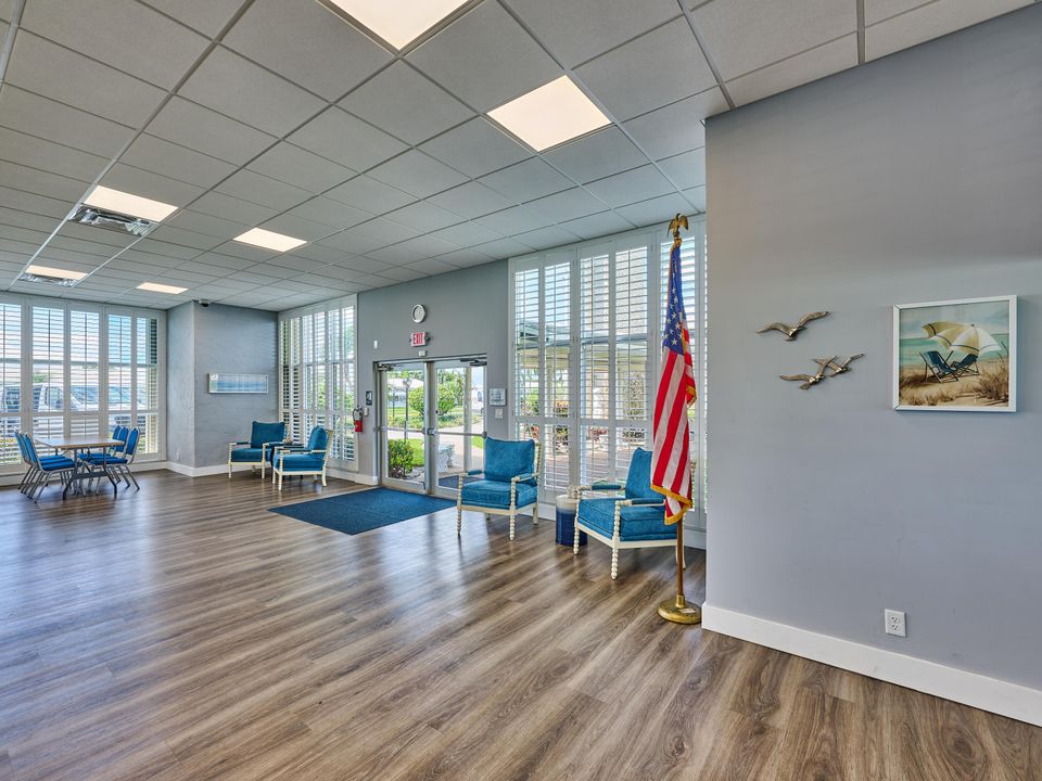 出租: $2,000 (2 贝兹, 1 浴室, 888 平方英尺)