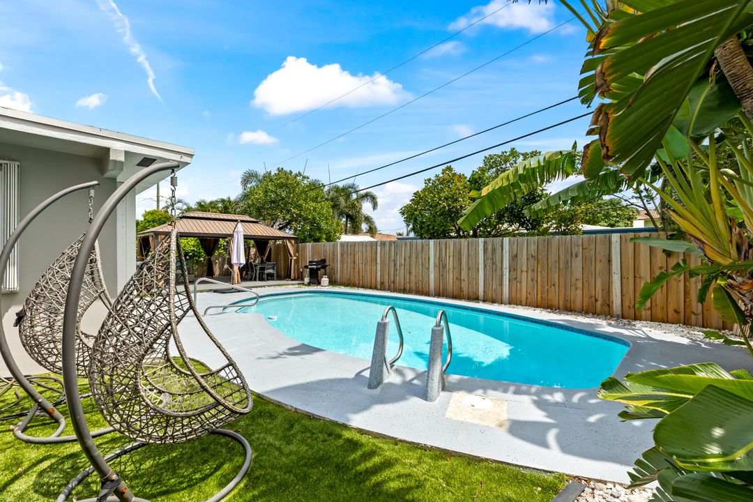 For Rent: $5,527 (3 beds, 2 baths, 1601 Square Feet)