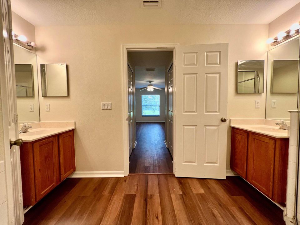 出租: $2,475 (4 贝兹, 2 浴室, 2070 平方英尺)