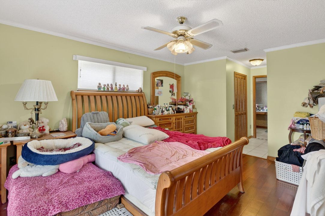 For Sale: $425,000 (4 beds, 2 baths, 2109 Square Feet)