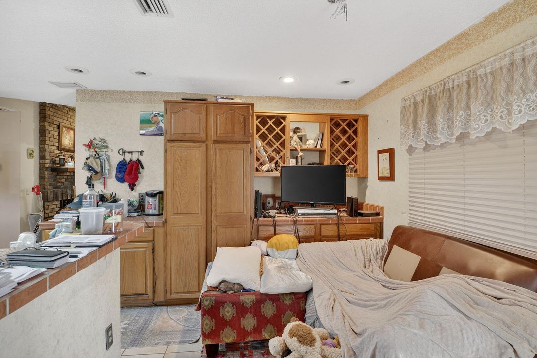 For Sale: $425,000 (4 beds, 2 baths, 2109 Square Feet)