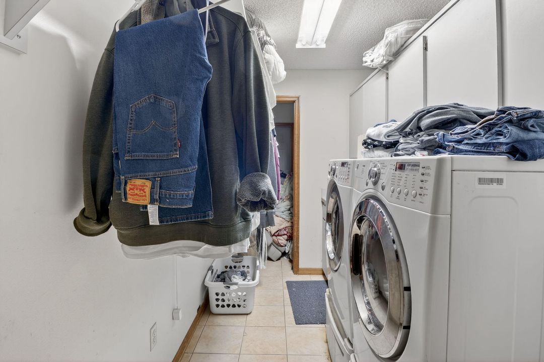 For Sale: $425,000 (4 beds, 2 baths, 2109 Square Feet)