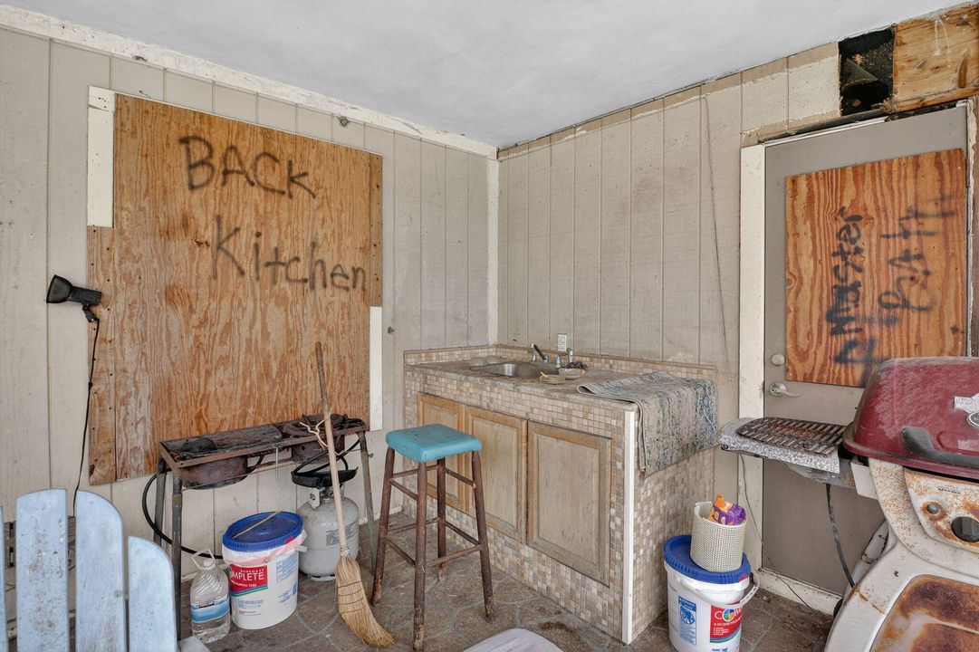 For Sale: $425,000 (4 beds, 2 baths, 2109 Square Feet)