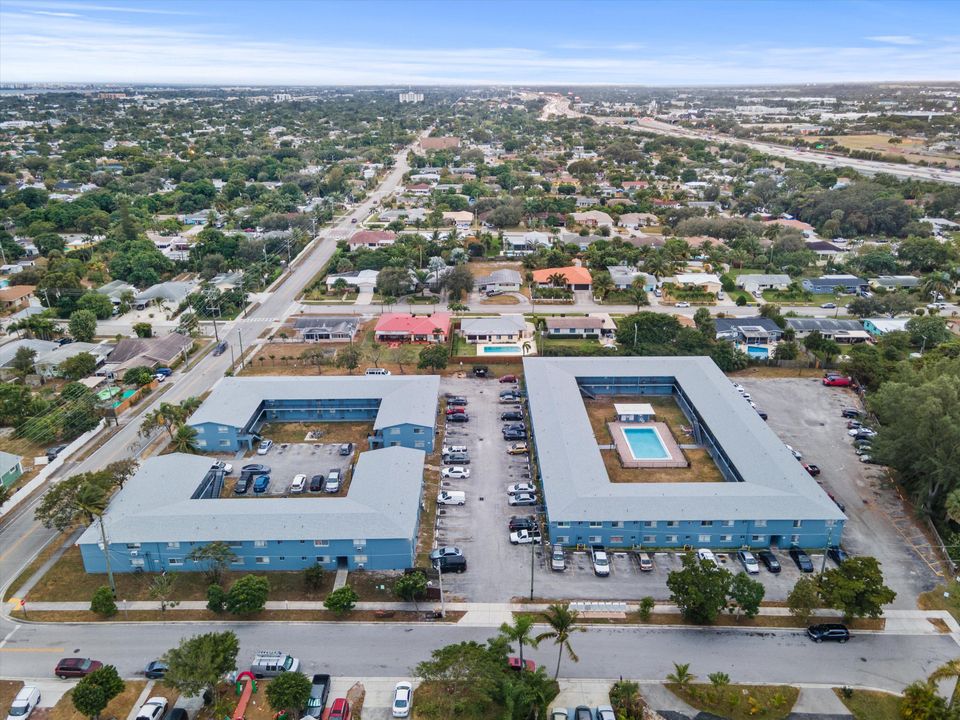 For Sale: $150,000 (2 beds, 1 baths, 733 Square Feet)