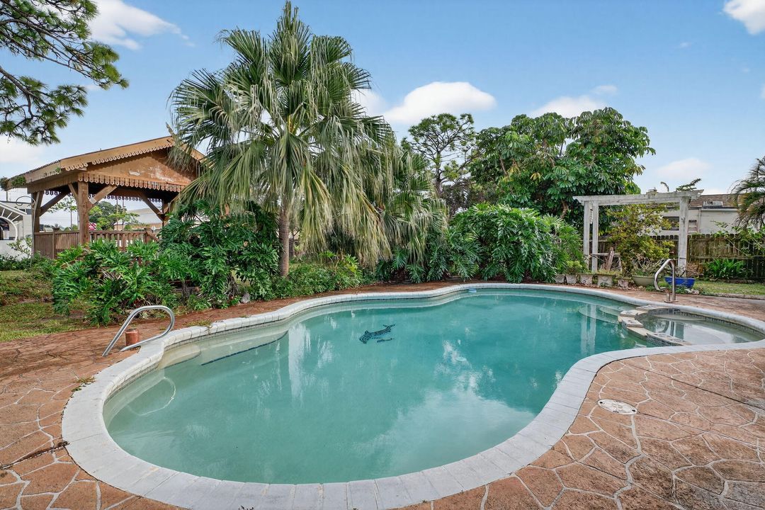 For Sale: $425,000 (4 beds, 2 baths, 2109 Square Feet)