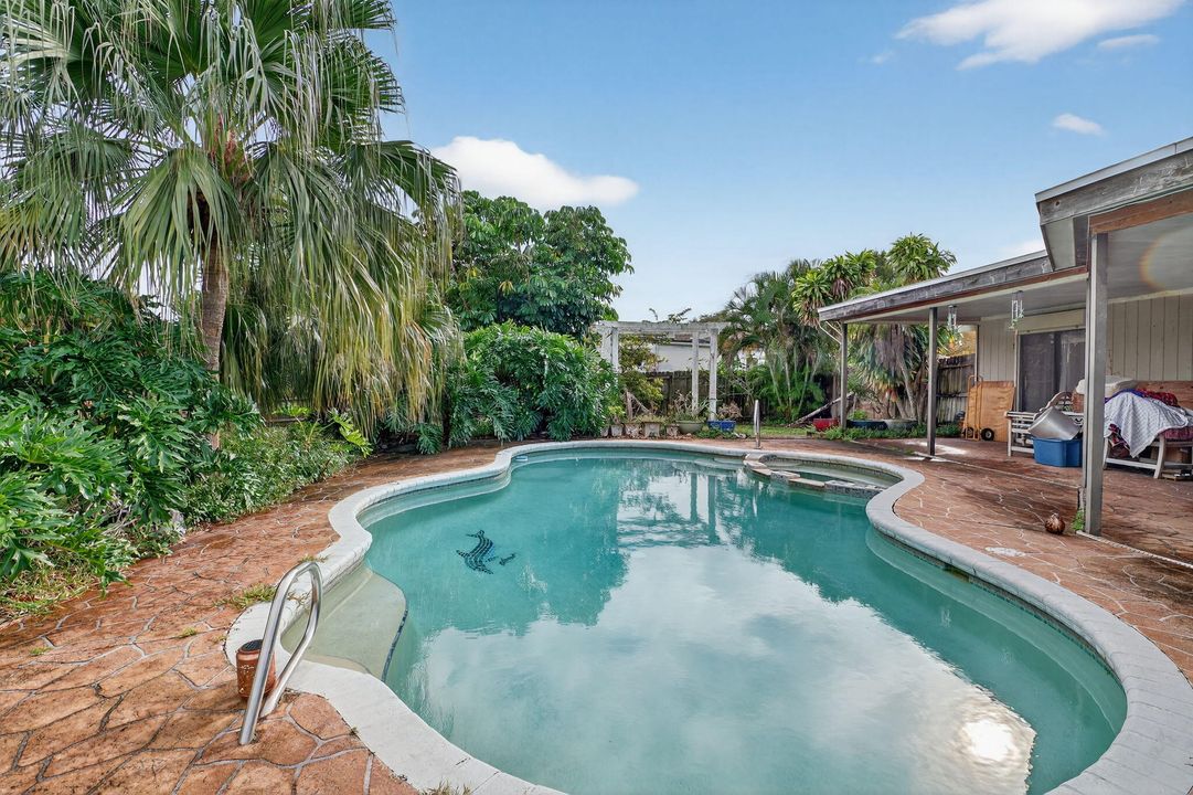 For Sale: $425,000 (4 beds, 2 baths, 2109 Square Feet)