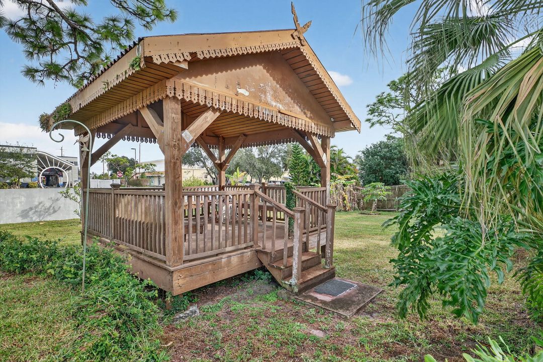 For Sale: $425,000 (4 beds, 2 baths, 2109 Square Feet)