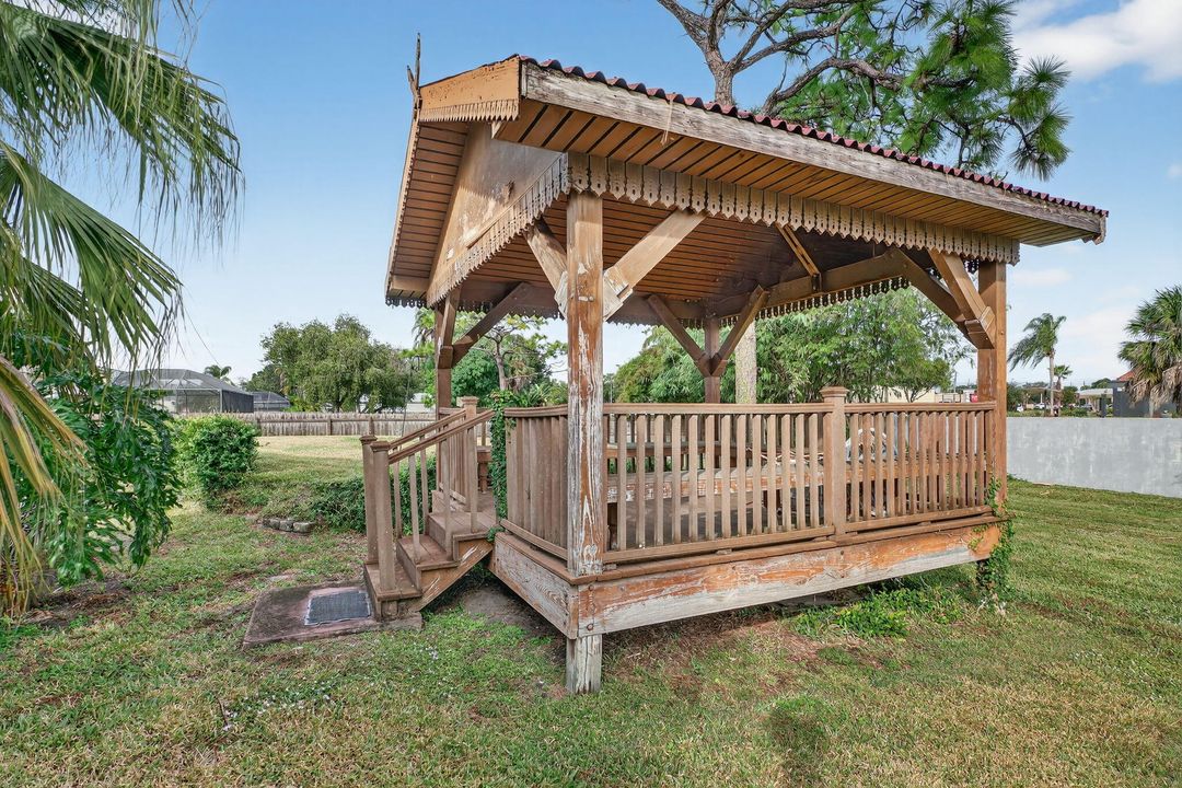 For Sale: $425,000 (4 beds, 2 baths, 2109 Square Feet)