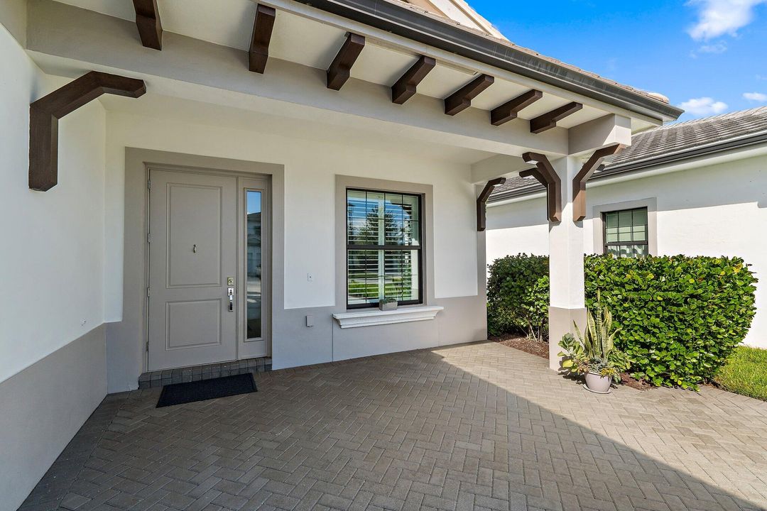 En Venta: $1,200,000 (2 camas, 3 baños, 2025 Pies cuadrados)