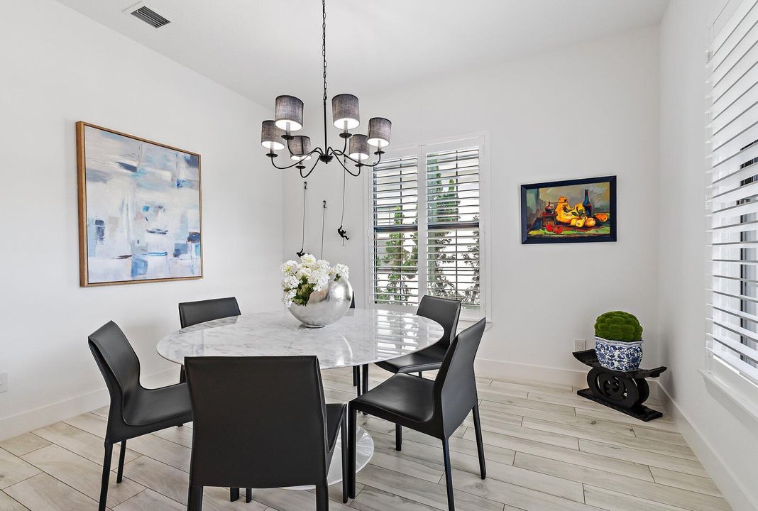 En Venta: $1,200,000 (2 camas, 3 baños, 2025 Pies cuadrados)