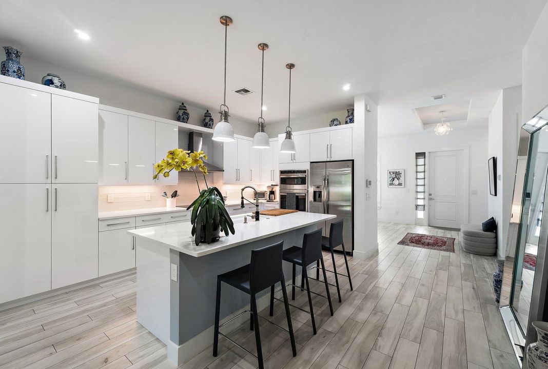 En Venta: $1,200,000 (2 camas, 3 baños, 2025 Pies cuadrados)