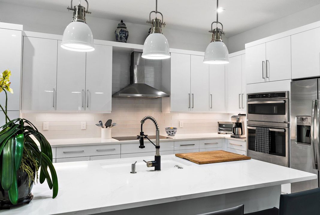 En Venta: $1,200,000 (2 camas, 3 baños, 2025 Pies cuadrados)