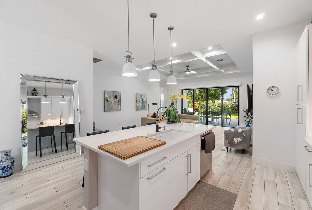 En Venta: $1,200,000 (2 camas, 3 baños, 2025 Pies cuadrados)