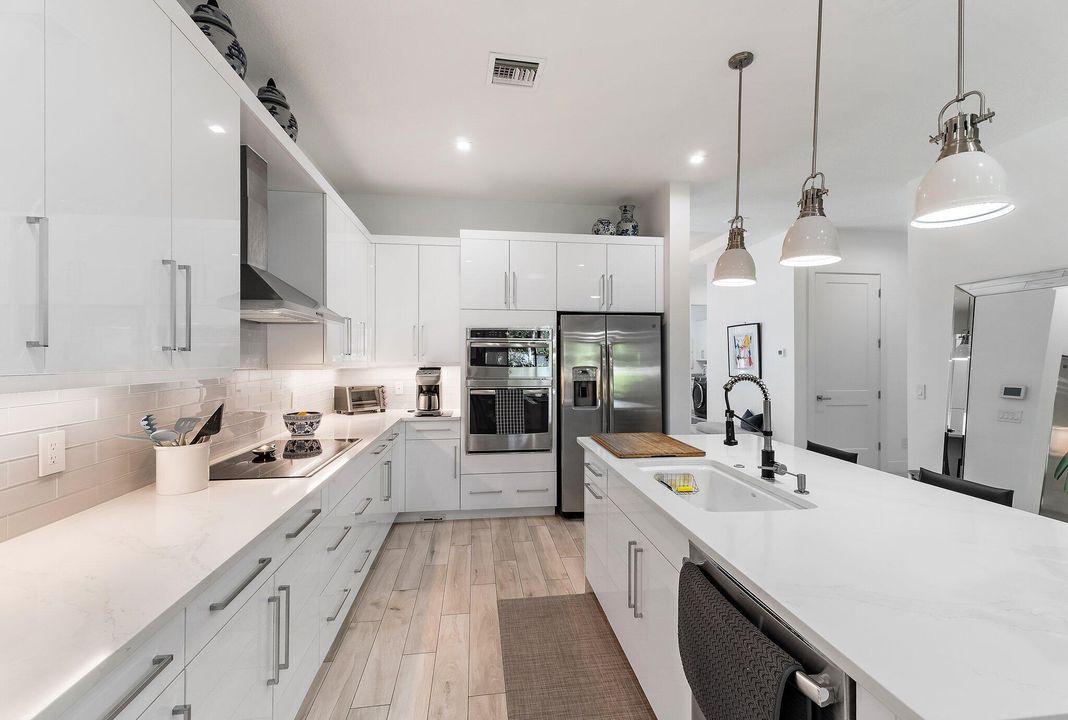 En Venta: $1,200,000 (2 camas, 3 baños, 2025 Pies cuadrados)