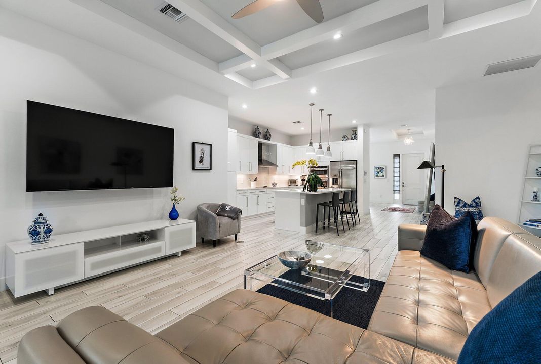 En Venta: $1,200,000 (2 camas, 3 baños, 2025 Pies cuadrados)