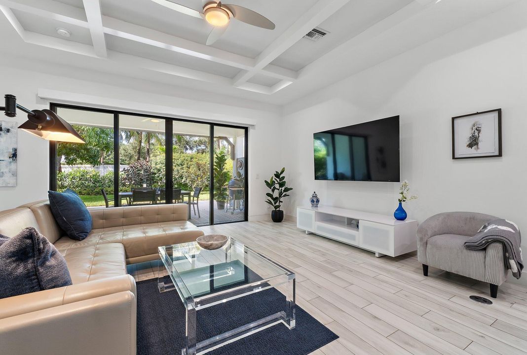 En Venta: $1,200,000 (2 camas, 3 baños, 2025 Pies cuadrados)