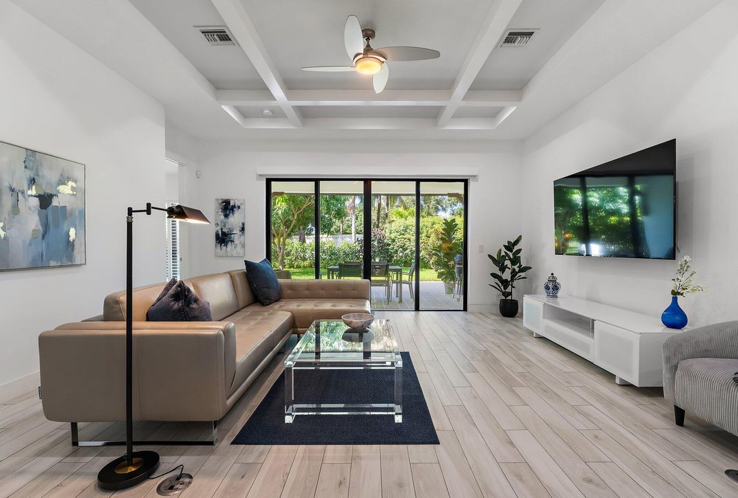 En Venta: $1,200,000 (2 camas, 3 baños, 2025 Pies cuadrados)