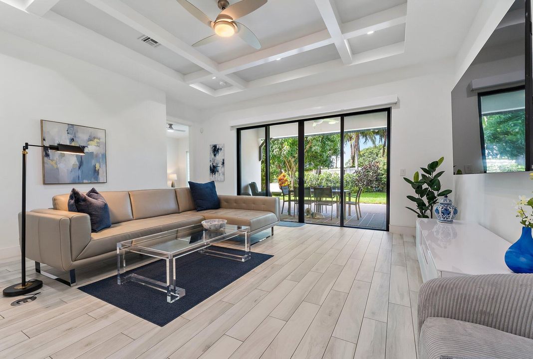 En Venta: $1,200,000 (2 camas, 3 baños, 2025 Pies cuadrados)