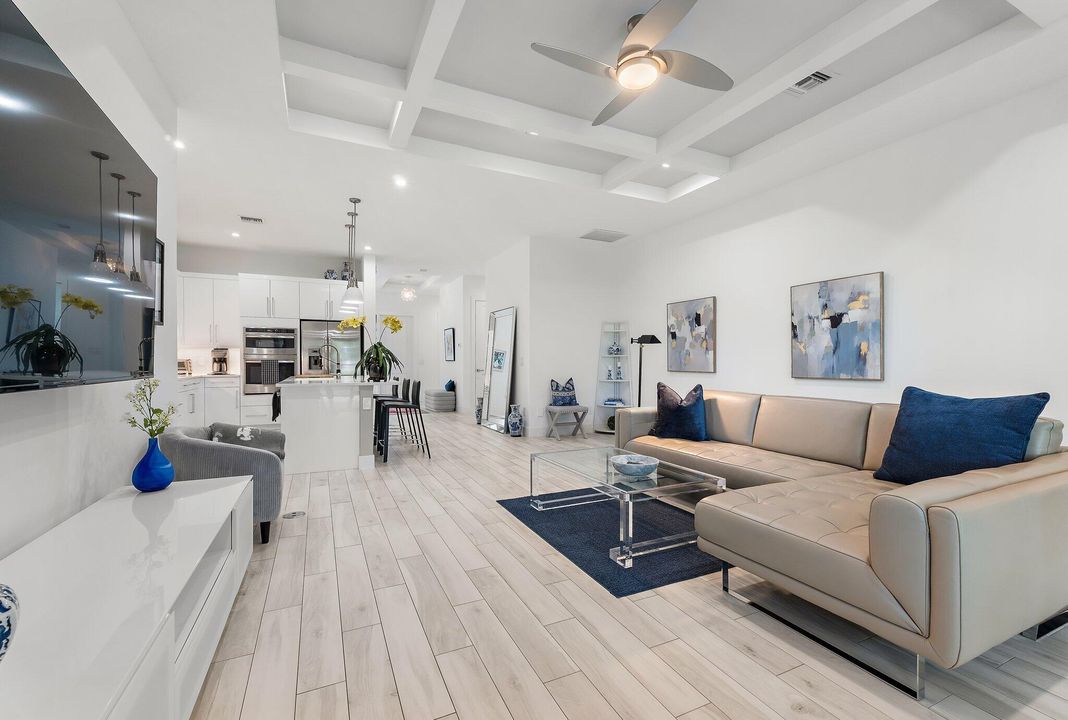 En Venta: $1,200,000 (2 camas, 3 baños, 2025 Pies cuadrados)