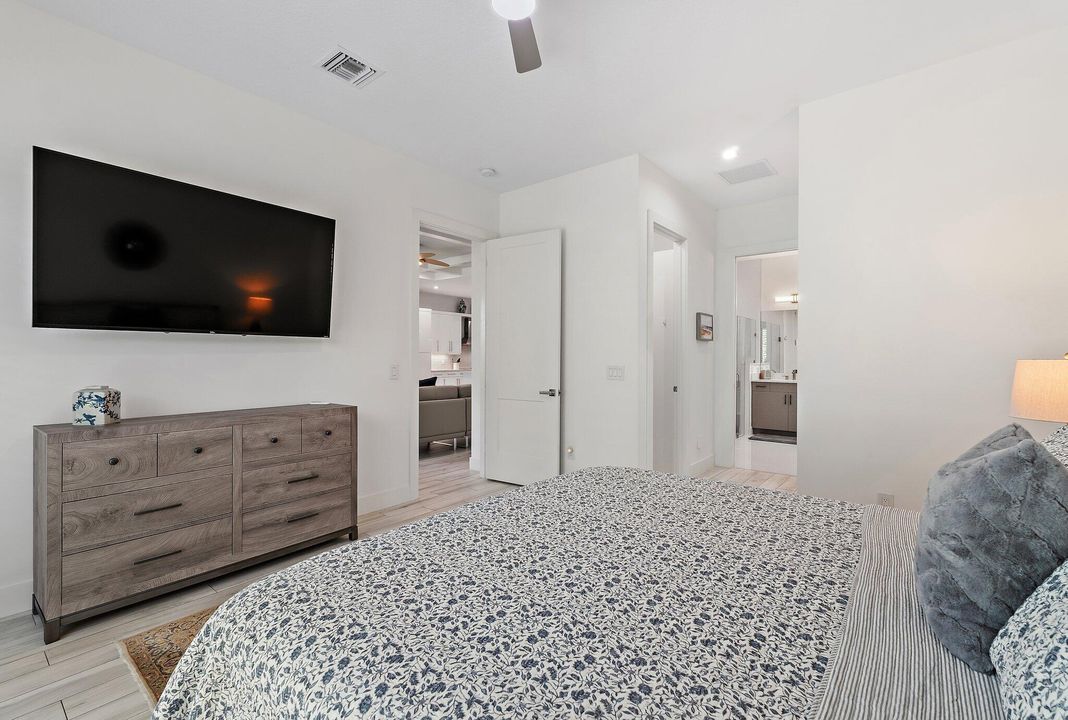 En Venta: $1,200,000 (2 camas, 3 baños, 2025 Pies cuadrados)