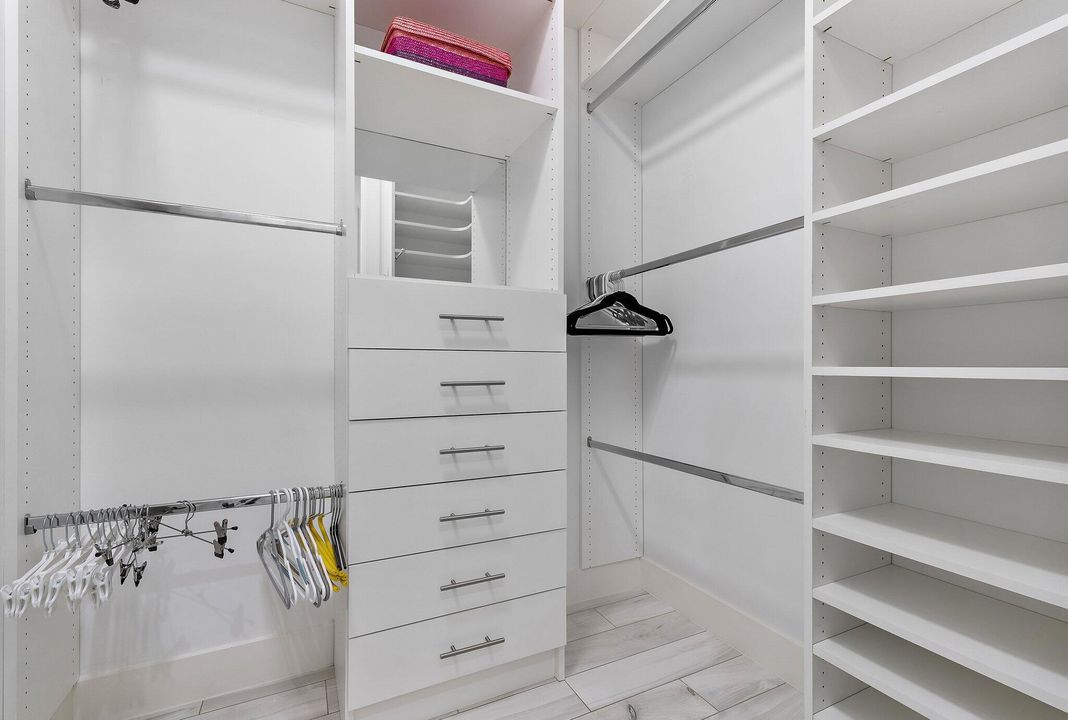 En Venta: $1,200,000 (2 camas, 3 baños, 2025 Pies cuadrados)