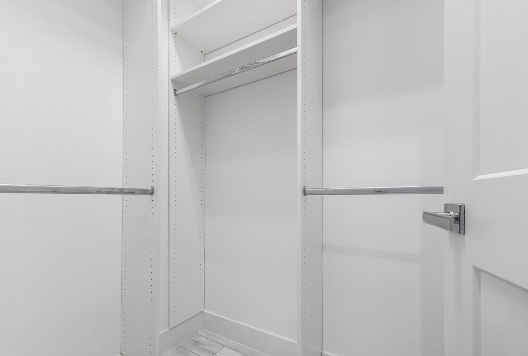 En Venta: $1,200,000 (2 camas, 3 baños, 2025 Pies cuadrados)