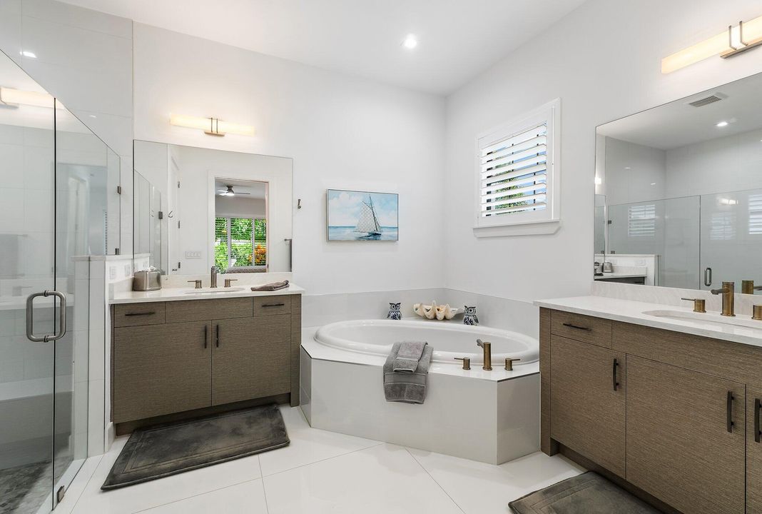 En Venta: $1,200,000 (2 camas, 3 baños, 2025 Pies cuadrados)