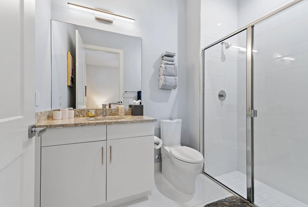 En Venta: $1,200,000 (2 camas, 3 baños, 2025 Pies cuadrados)