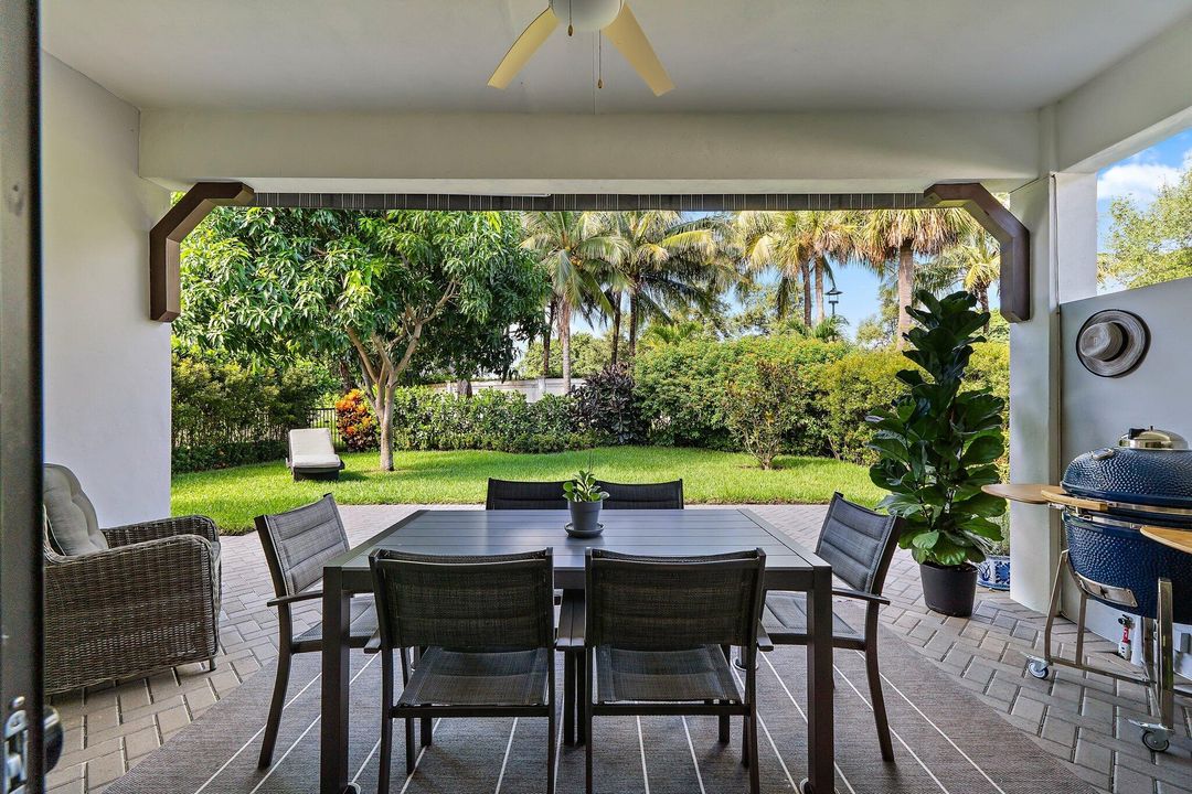 En Venta: $1,200,000 (2 camas, 3 baños, 2025 Pies cuadrados)