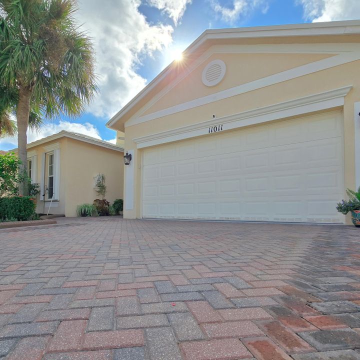 For Sale: $407,770 (4 beds, 2 baths, 1741 Square Feet)