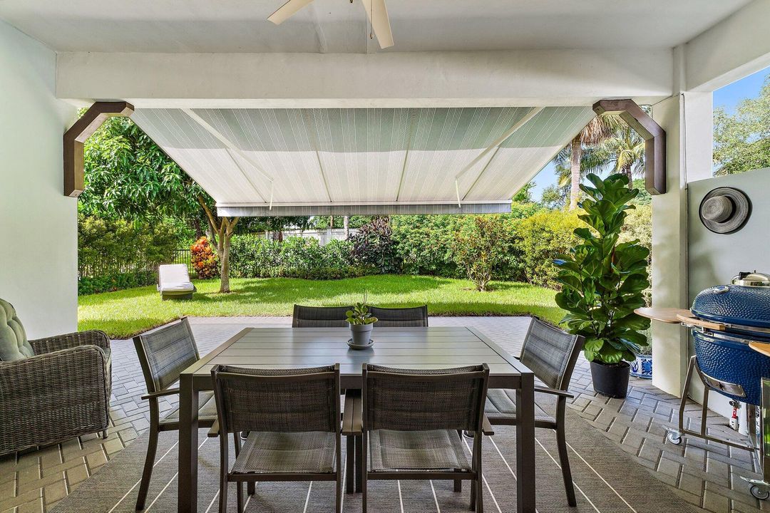 En Venta: $1,200,000 (2 camas, 3 baños, 2025 Pies cuadrados)