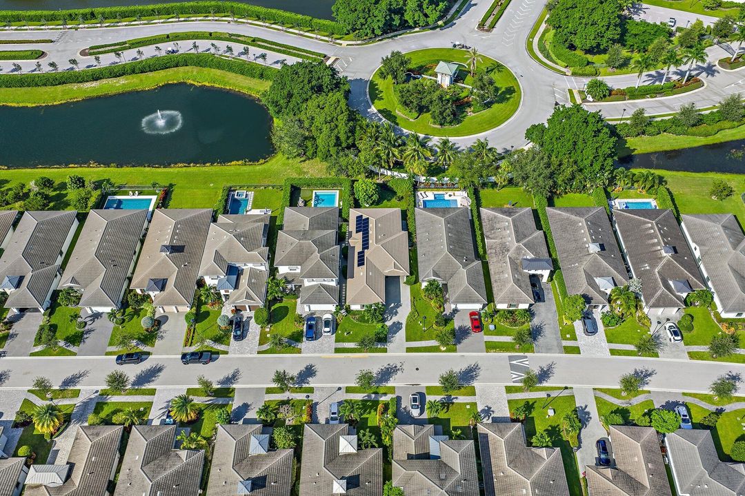 En Venta: $1,200,000 (2 camas, 3 baños, 2025 Pies cuadrados)