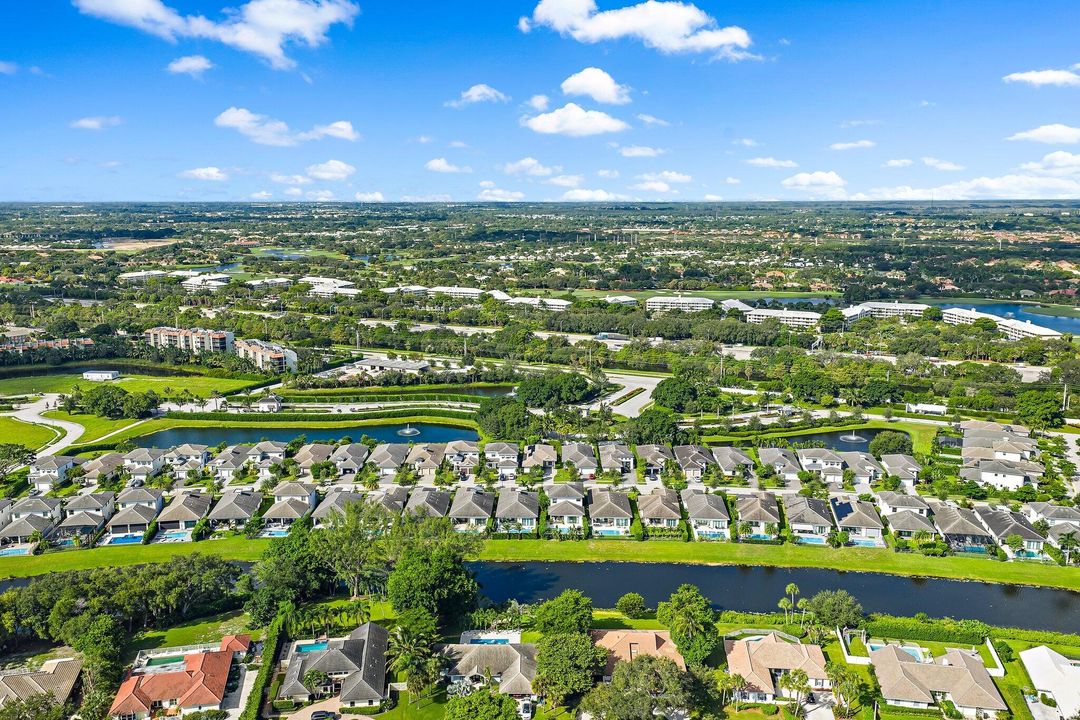 En Venta: $1,200,000 (2 camas, 3 baños, 2025 Pies cuadrados)