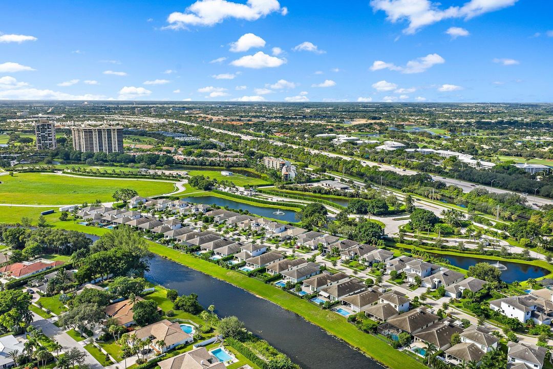 En Venta: $1,200,000 (2 camas, 3 baños, 2025 Pies cuadrados)