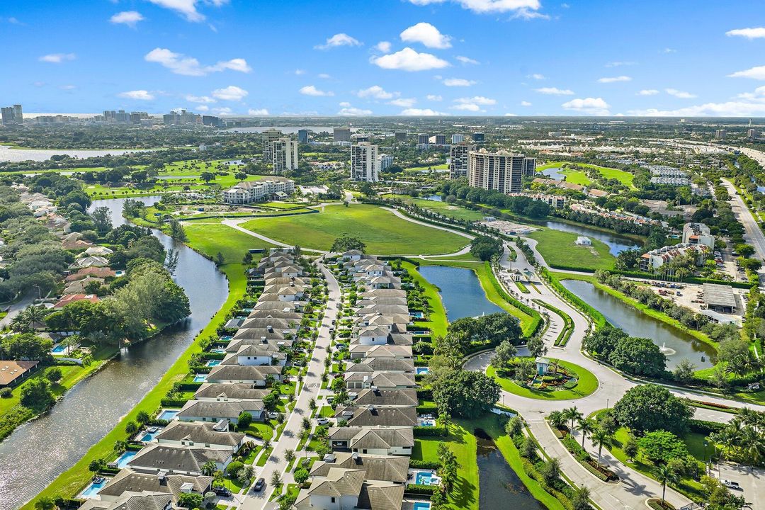 En Venta: $1,200,000 (2 camas, 3 baños, 2025 Pies cuadrados)