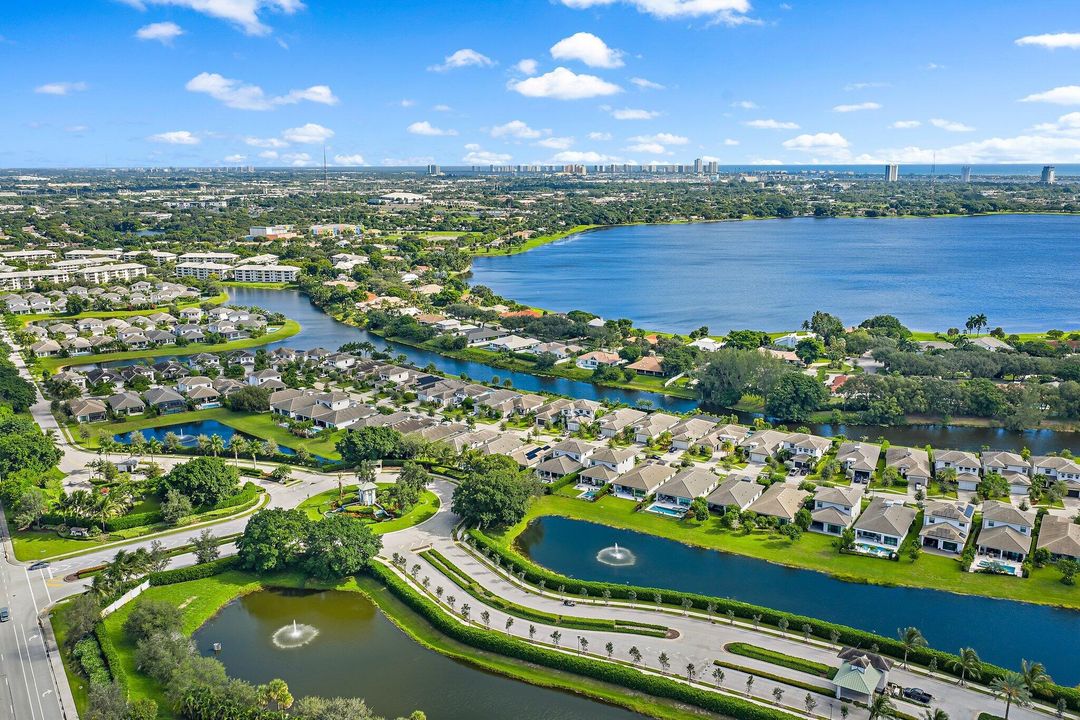 En Venta: $1,200,000 (2 camas, 3 baños, 2025 Pies cuadrados)