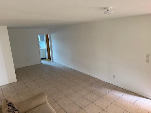 For Sale: $190,000 (2 beds, 1 baths, 840 Square Feet)
