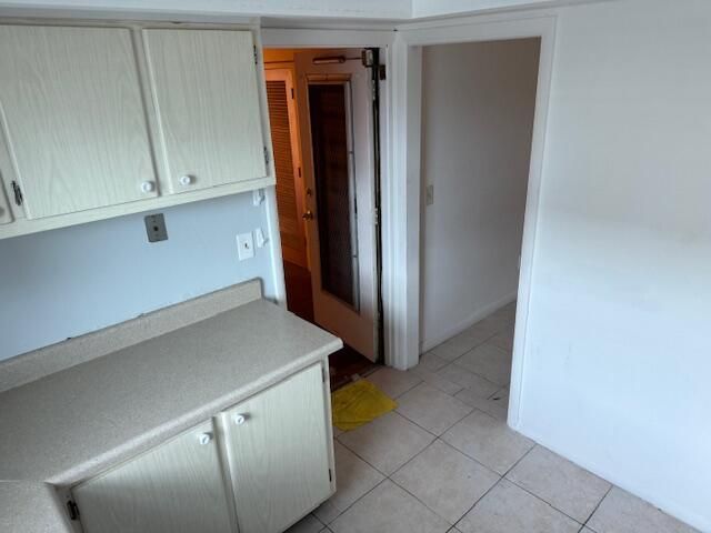 For Sale: $190,000 (2 beds, 1 baths, 840 Square Feet)