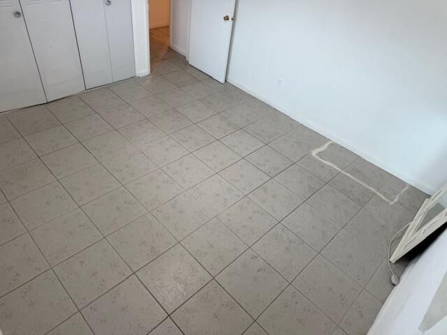 For Sale: $190,000 (2 beds, 1 baths, 840 Square Feet)