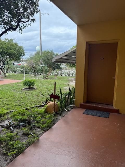 For Sale: $190,000 (2 beds, 1 baths, 840 Square Feet)