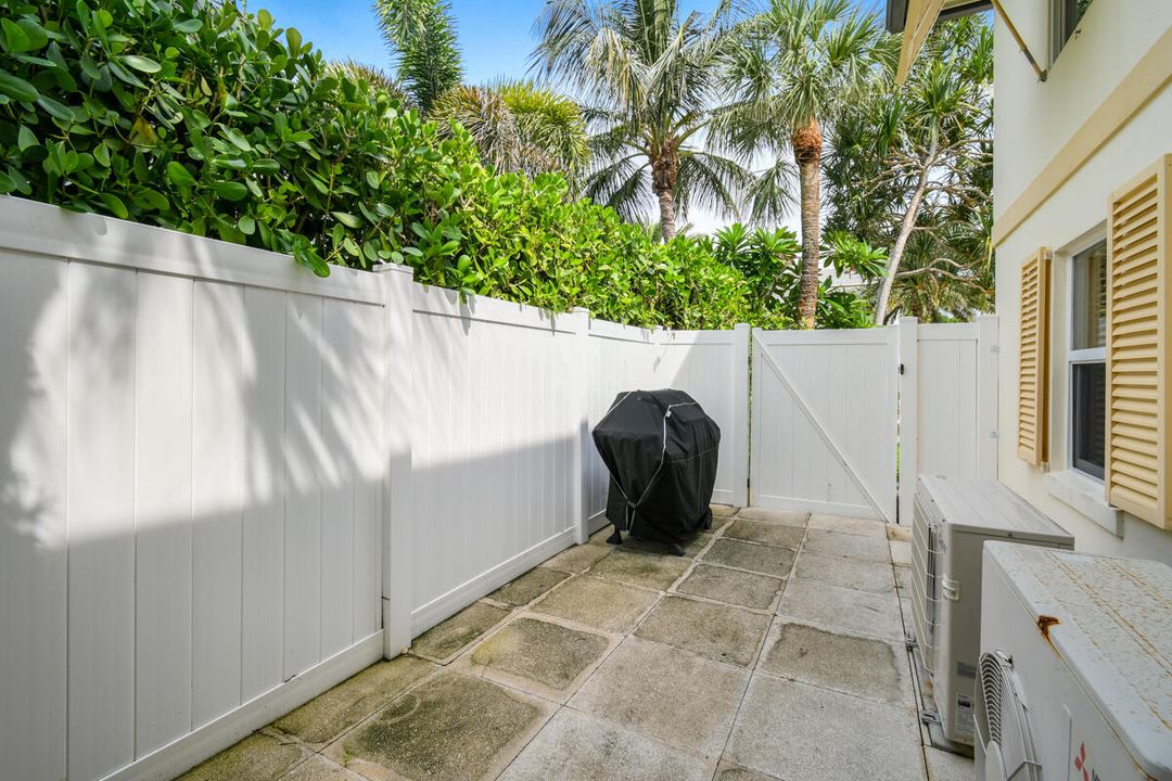 For Rent: $20,000 (4 beds, 3 baths, 3302 Square Feet)