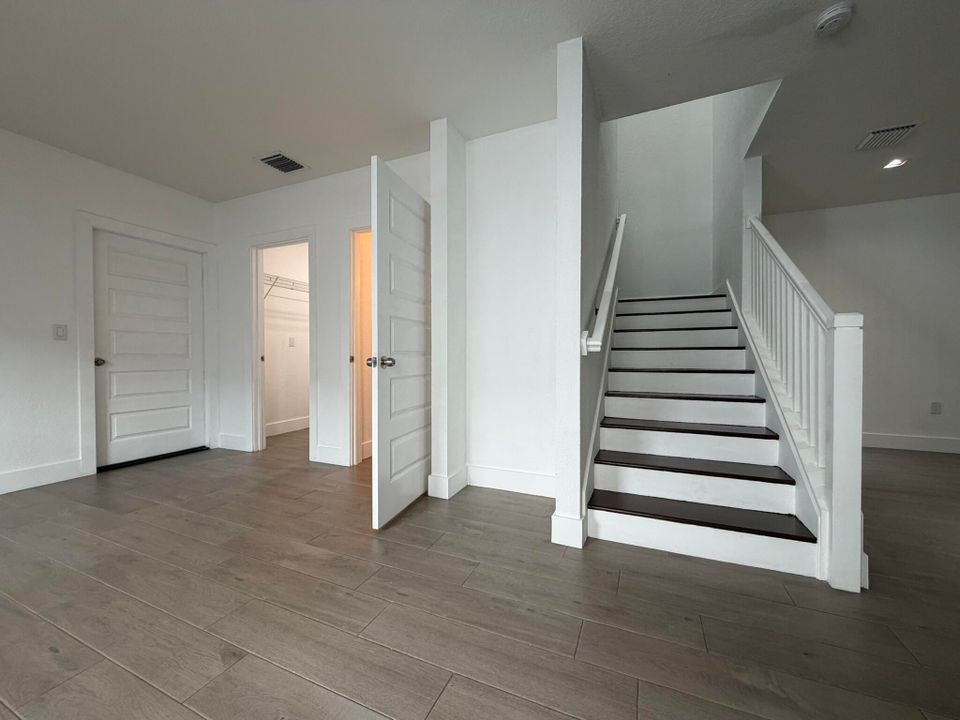 出租: $3,500 (3 贝兹, 2 浴室, 2071 平方英尺)